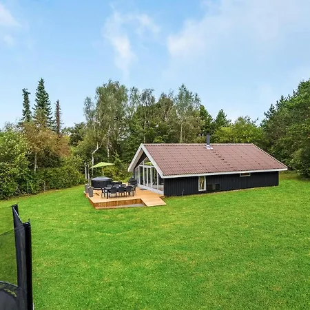 2 Bedroom Amazing In Hadsund