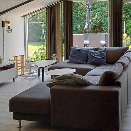 In With 2 Bedrooms Dom wakacyjny