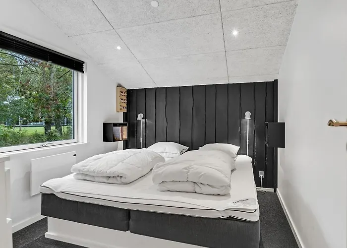 In With 2 Bedrooms *