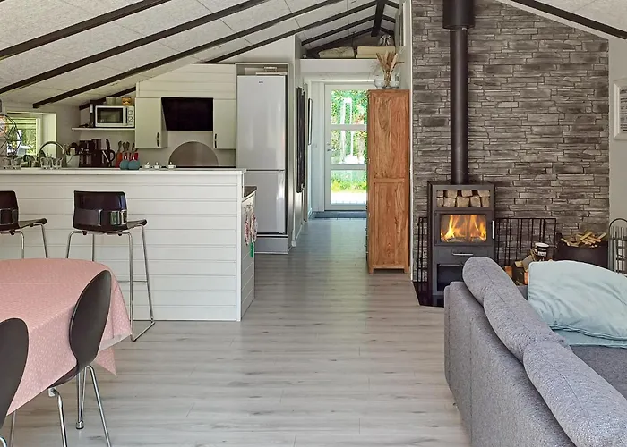 In With 2 Bedrooms Holiday home Hadsund