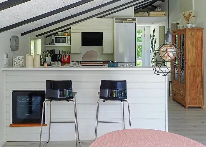 In With 2 Bedrooms Holiday home *